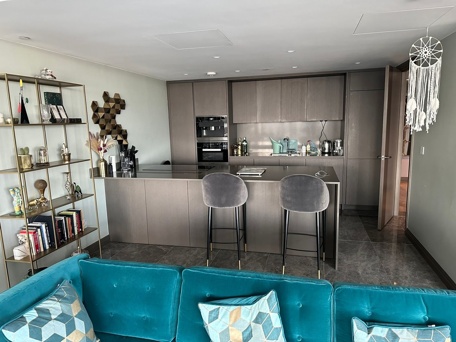 Thames view living space